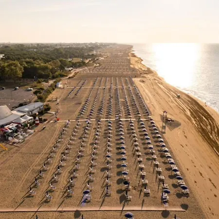 Two Steps From The וילה *