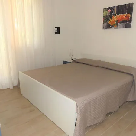 Two Steps From The Lo Stallone